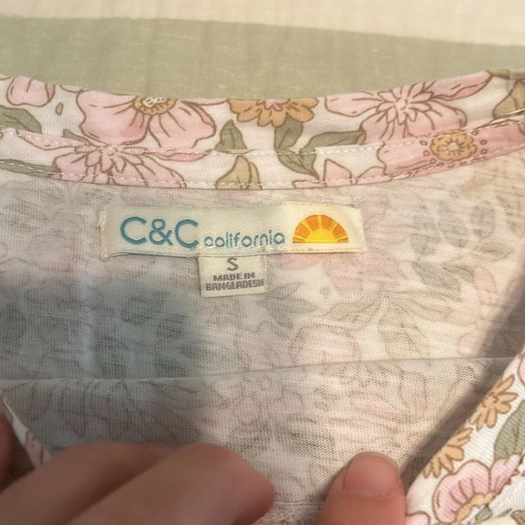 C&C California Spread Love and Be Amazing Floral Tee Size Small - Picture 3 of 8